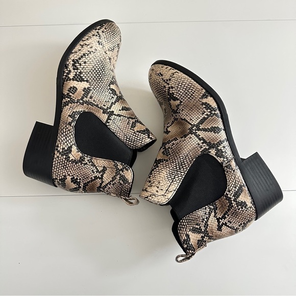 Matisse Women's Snake Print Chelsea Ankle Boots in Brown Tan Colors sz 8.5M - Picture 1 of 15